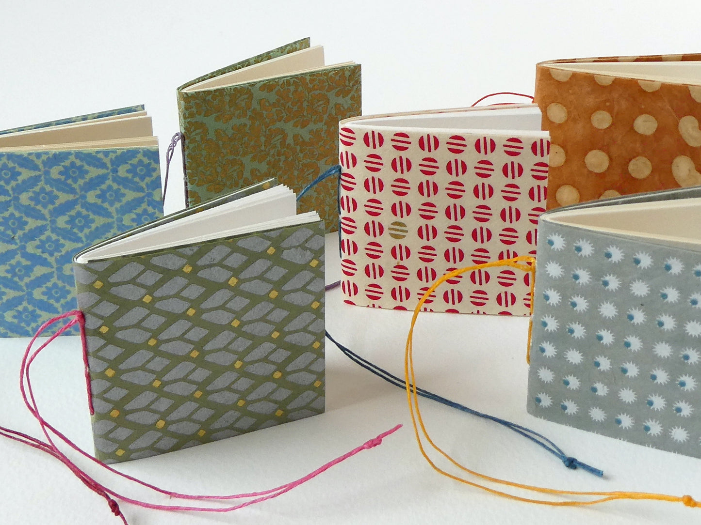Tiny books for the Christmas tree with Lotka handmade paper