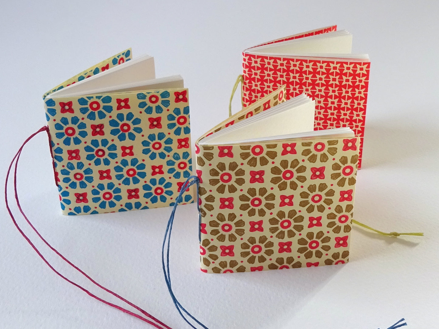 Tiny books for the Christmas tree with Florentine pattern paper